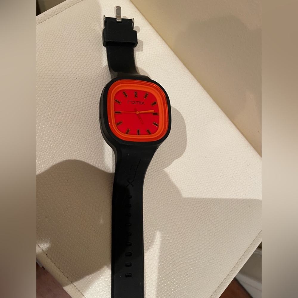 Remix Watch - Picture 4 of 5